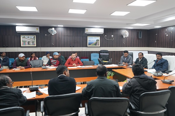 Jamshedpur : समाहरणालय में हुई जल जीवन मिशन एवं स्वच्छ भारत मिशन की समीक्षा बैठक