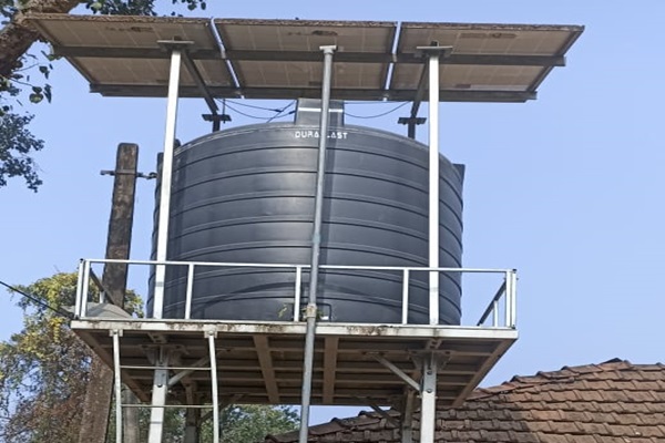 Jadugoda : रांगामाटिया गांव का जल मीनार दो वर्षों से खराब, ग्रामीण गंदा पानी पीने को मजबूर