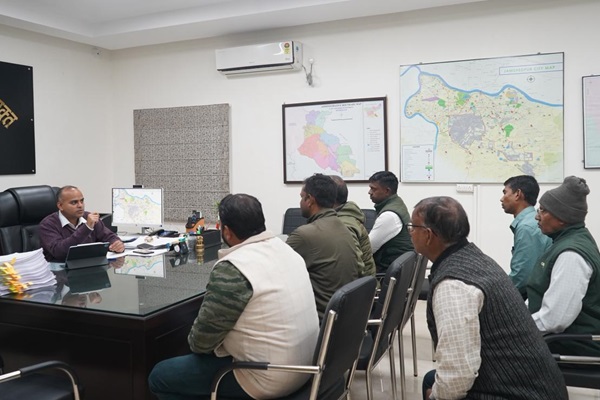 Jamshedpur : बागबेड़ा कॉलोनी पंचायत ने उपायुक्त को सौंपा ज्ञापन, कचरा निस्तारण व जलकर लेखा की मांग