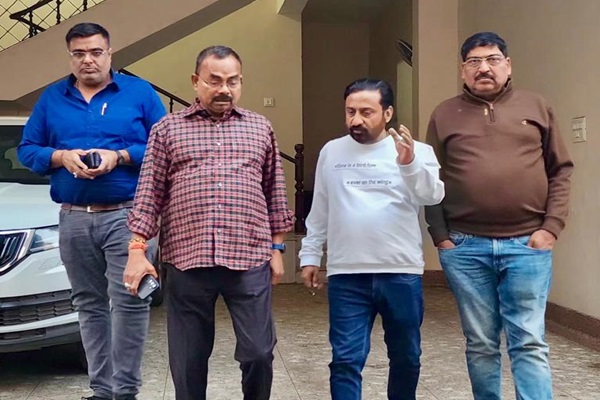 Jamshedpur : कैरव गांधी लापता मामले में विधायक मंगल कालिंदी ने दिलाया परिजनों को भरोसा