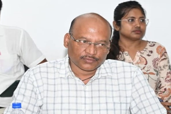 Seraikela : कंबल वितरण में देरी पर चिंता, उपायुक्त से शीघ्र कार्रवाई का अनुरोध