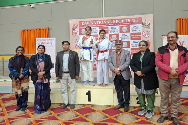 Gua : टाटा डीएवी नोवामुंडी की कराटे चैम्पियन आस्था सिंह ने राष्ट्रीय स्तर पर रचा इतिहास