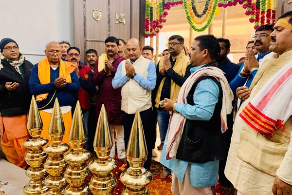 Jamshedpur : श्री लक्ष्मी नारायण मंदिर में दुर्गा सप्तशती और सुंदरकांड पाठ, पांच कलश स्थापना से गूंजा वातावरण