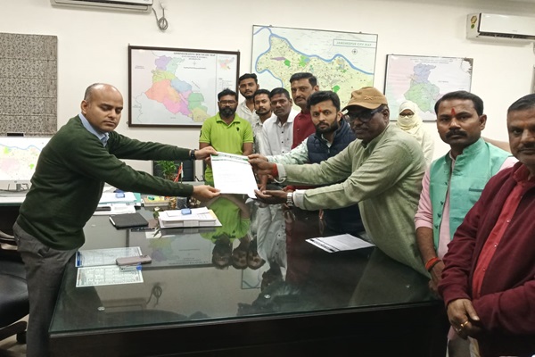 Jamshedpur : मानगो नगर निगम चुनाव में जाति प्रमाण पत्र की समस्या पर जदयू ने उपायुक्त को सौंपा ज्ञापन