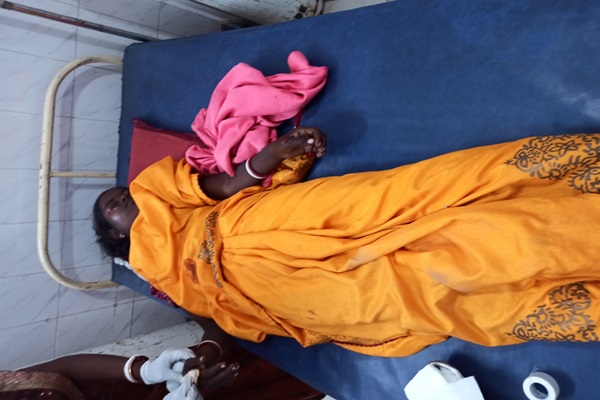 Baharagoda : बहरागोड़ा NH-18 पर सड़क हादसा : पति-पत्नी घायल, पत्नी की हालत नाजुक