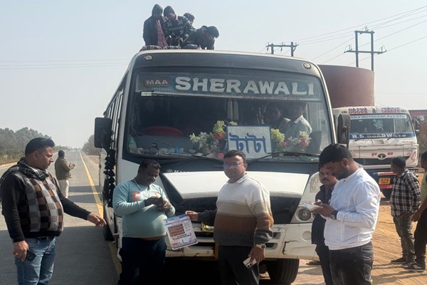 Jamshedpur : एनएच-33 पर ओवरलोडिंग के खिलाफ सख्त कार्रवाई, 15 वाहनों से 2.45 लाख का जुर्माना