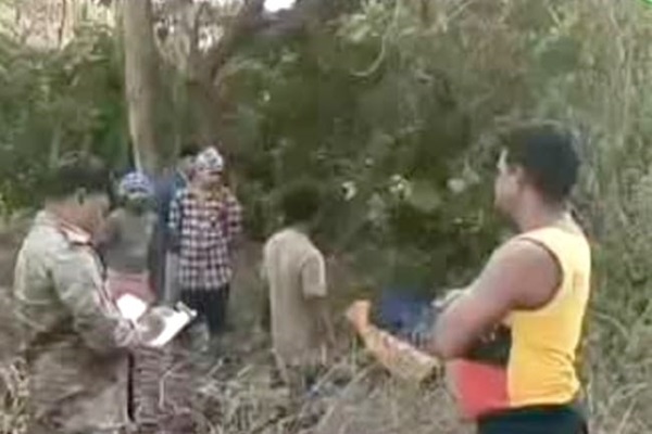 Dhalbhumgarh : धालभूमगढ़ के कानस गांव में नाबालिग की संदिग्ध मौत, गांव में शोक का माहौल