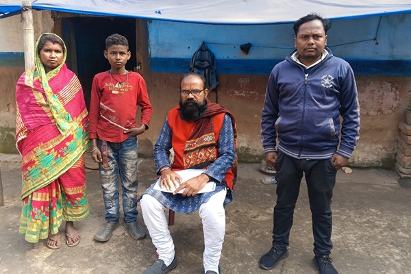 Jamshedpur/Potka : नील-दीप नि:शक्त सेवा अभियान के तहत दिव्यांग खोंज अभियान, घर-घर जाकर की मदद