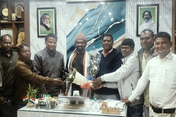 Jamshedpur : पेसा अधिसूचना में भूमिज पारंपरिक व्यवस्था को मिली मान्यता, समाज ने विधायक संजीव सरदार का किया अभिनंदन