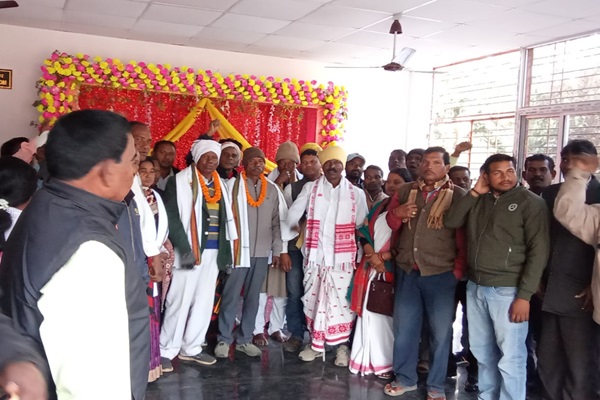 Jadugoda : जादूगोड़ा में माझी परगना महाल ने पेसा कानून की विसंगतियों पर की चर्चा