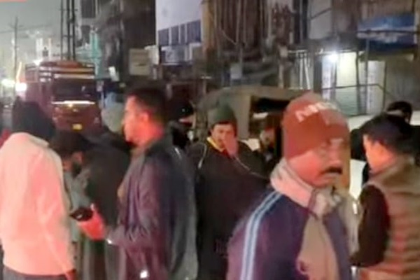 Jamshedpur : मानगो में देर रात गौ-तस्करी की कोशिश नाकाम, कार से पांच गायें बरामद