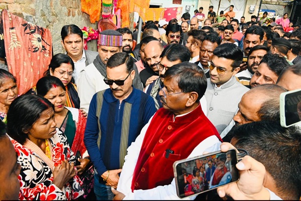 Jamshedpur : पुलिस हिरासत में जीत महतो की मौत पर भाजपा का उग्र विरोध, अर्जुन मुंडा ने परिवार से की मुलाकात