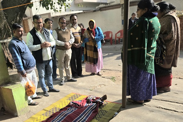Jamshedpur : बैंक की कानूनी अड़चन ने छीनी सेवानिवृत शिक्षिका अंजलि बोस की जिंदगी