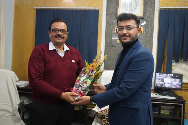 Jamshedpur : धालभूम को मिला नया एसडीओ, अर्नव मिश्रा ने संभाला पदभार