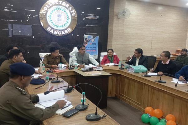 Ramgarh : रामगढ़ में उपायुक्त की अध्यक्षता में जिला स्तरीय सड़क सुरक्षा समिति की बैठक