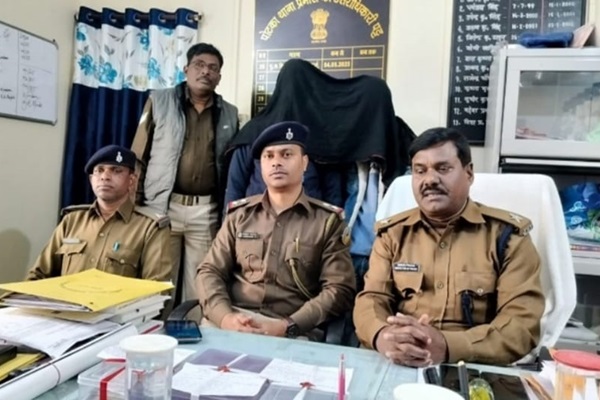 Potka : पोटका में चाकू की नोंक पर छिनतई करने वाले दो अपराधी गिरफ्तार