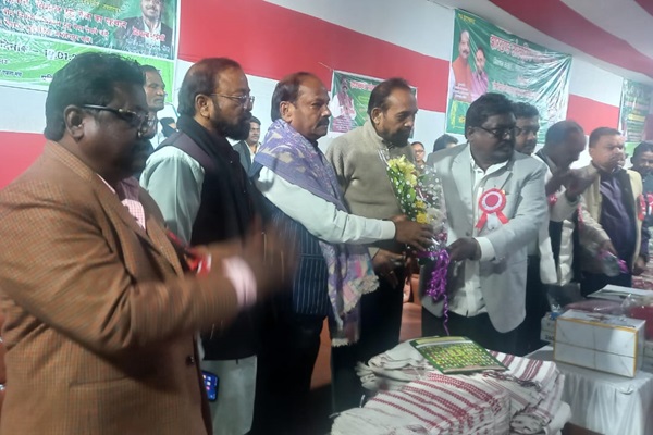 Jamshedpur : भुइयांडीह में विराट टुसू मेला : पूर्व मुख्यमंत्री रघुवर दास और सांसद विद्युत महतो ने की शिरकत