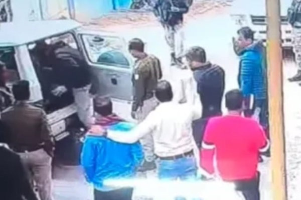 Jamshedpur : दिल्ली पुलिस ने दो पासपोर्ट के जरिए यात्रा करने वाले युवक को गिरफ्तार किया, गोलमुरी में छापेमारी