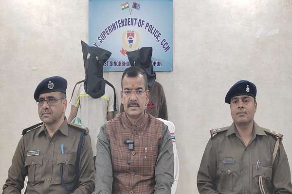 Jamshedpur : कदमा में लूट की योजना बनाते अवैध हथियार के साथ दो गिरफ्तार, न्यायिक हिरासत में भेजा गया