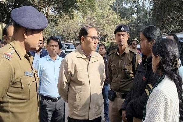 Jamshedpur : बारीगोड़ा सड़क हादसे के बाद डीआरएम पहुंचे टाटा, घटनास्थल का किया मुआयना, आरओबी निर्माण की दिशा में दिया सकारात्मक आश्वासन