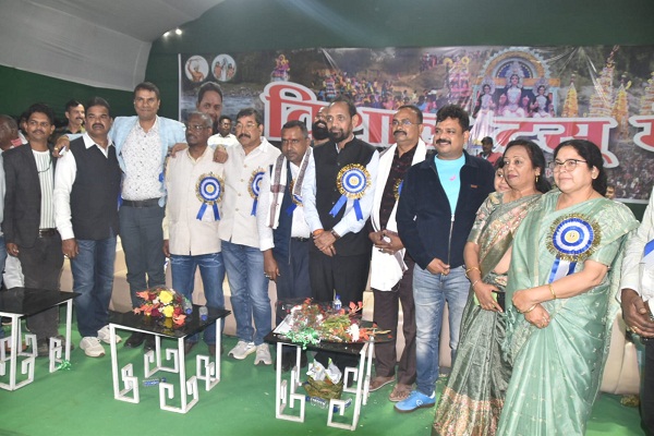 Jamshedpur : झारखंड वासी एकता मंच की ओर से गोपाल मैदान में भव्य टुसु मेला का आयोजन, हजारों लोगों ने उठाया लुत्फ, टुसु, चौड़ल और बूढ़ी गाड़ी नाच ने झारखंड की संस्कृति को बनाया जीवंत