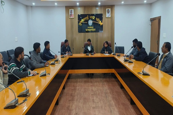 Jamshedpur : गणतंत्र दिवस को लेकर जुगसलाई नगर परिषद के ईओ ने की बैठक, साफ-सफाई पर विशेष ध्यान देने का दिया निर्देश