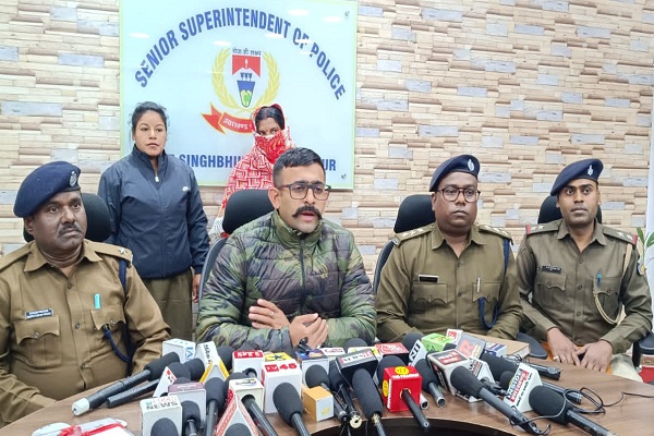 Jamshedpur : कोवाली से अपहृत चार माह का बच्चा सकुशल बरामद, अपहर्ता महिला गिरफ्तार, अन्य की तलाश तेज