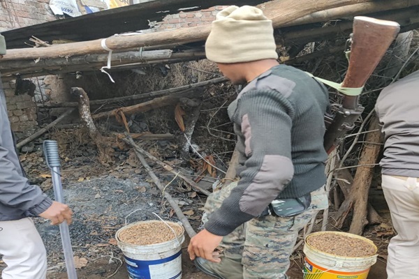 Ramgarh : नगरपालिका चुनाव से पहले रामगढ़ में अवैध शराब पर उत्पाद विभाग की बड़ी कार्रवाई