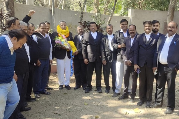 Jamshedpur : झारखंड स्टेट बार काउंसिल चुनाव : वाइस चेयरमैन राजेश कुमार शुक्ला ने नामांकन किया जमा