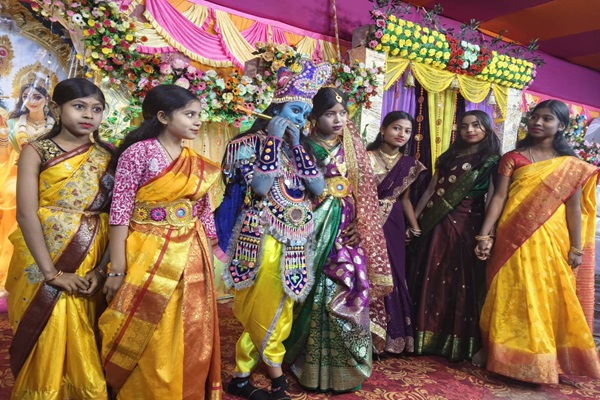 Potka : छठे दिन भागवत कथा में कंस वध और कृष्ण-रुक्मणी विवाह की झांकी से गूंजा मुहूलडीहा