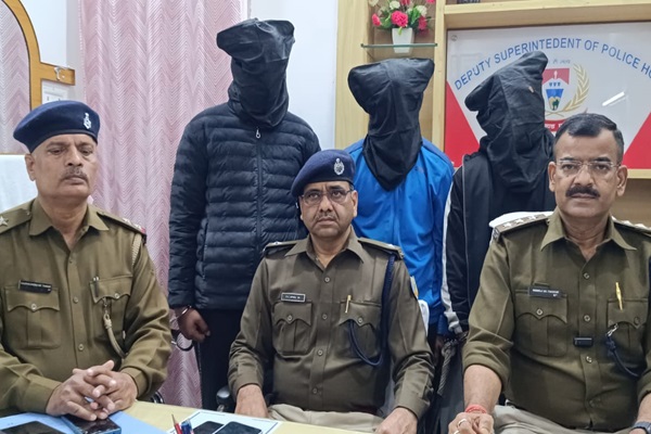 Jamshedpur : जमशेदपुर में जवान को कार से कुचलने की कोशिश मामले में बड़ी कार्रवाई, तीन आरोपी गिरफ्तार