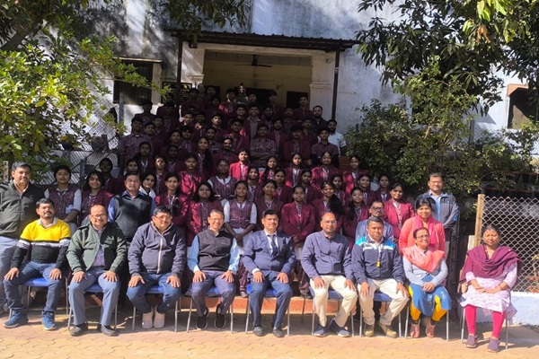 Gua : डीएवी चिड़िया में 10वीं के विद्यार्थियों का भावपूर्ण विदाई समारोह