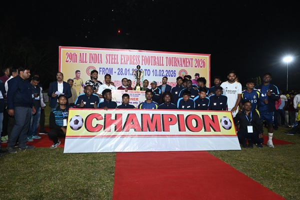 Chakradharpur : डीएमएसएफ चक्रधरपुर बना स्टील एक्सप्रेस फुटबॉल टूर्नामेंट का चैंपियन