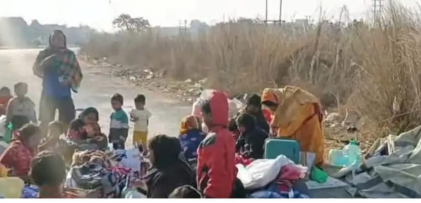 Jamshedpur : एनएच 18 पर ट्रेवलर-ट्रेलर में टक्कर, बाल बाल बचे ट्रेवलर में सवार टूरिस्ट