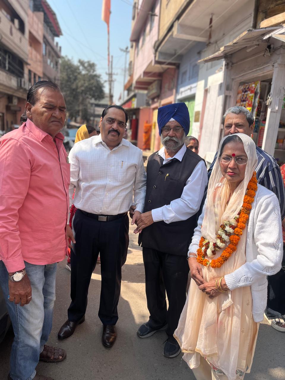 Jamshedpur : बलबीर कौर ने पदयात्रा कर मांगे समर्थन