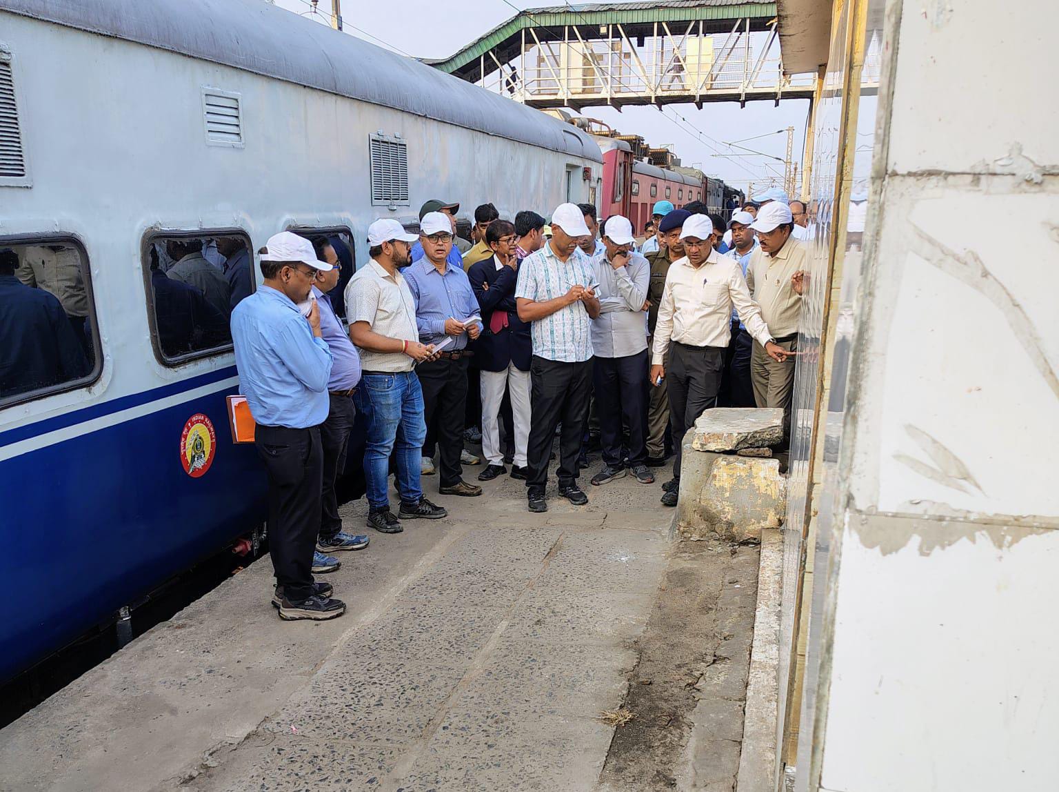 Kharagpur : खड़गपुर मंडल अंतर्गत रेलवे स्टेशनों का सीआरएस ने किया निरीक्षण, खामियां सुधारने का निर्देश