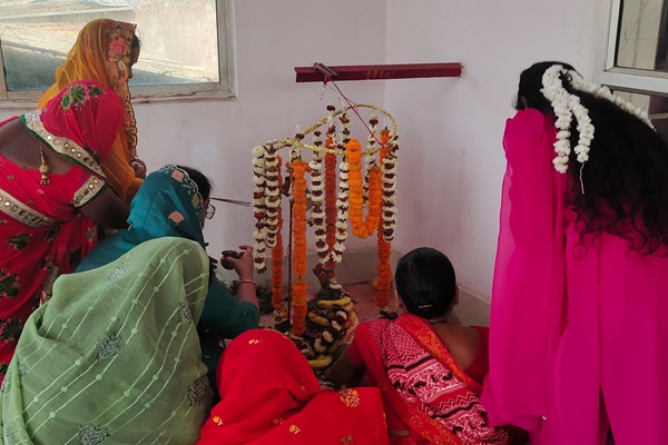 Jamshedpur : जमशेदपुर में महाशिवरात्रि पर भोले बाबा को जलाभिषेक में उमड़ी श्रद्धालुओं की भीड़