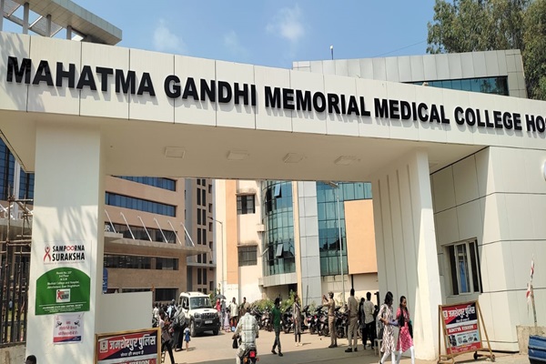 Jamshedpur : एमजीएम अस्पताल में जूनियर डॉक्टरों की बैठक, मांगें पूरी न होने पर हड़ताल की चेतावनी