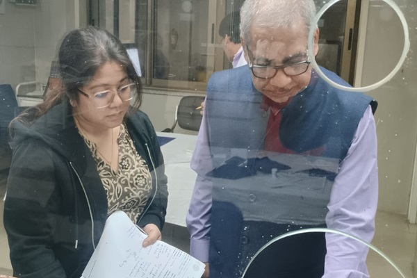 Jamshedpur : एमजीएम अस्पताल में प्राचार्य का औचक निरीक्षण, ड्यूटी से नदारद डॉक्टर को शोकॉज नोटिस