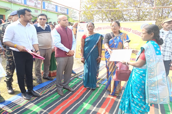 Musabani : पूर्वी सिंहभूम में मनरेगा दिवस पर श्रमिकों को किया सम्मानित