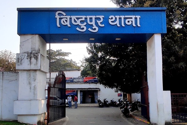 Jamshedpur : मरीन ड्राइव के पास लावारिस हालत में मिली 13 वर्षीय किशोरी, स्थानीय लोगों ने बचाया