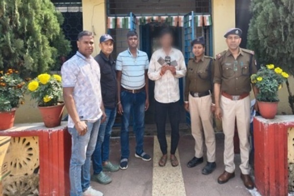 Kharagpur : खड़गपुर में RPF और GRP की संयुक्त कार्रवाई : मोबाइल चोरी का आरोपी गिरफ्तार, नाबालिग बालिका सुरक्षित