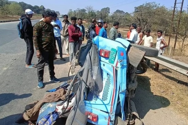 Seraikela : एनएच-33 पर भीषण सड़क हादसा, अज्ञात ट्रेलर की टक्कर से एक की मौत