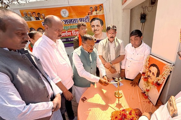 Jamshedpur : जमशेदपुर में भाजपा ने पंडित दीनदयाल उपाध्याय का पुण्यतिथि समर्पण दिवस के रूप में मनाया