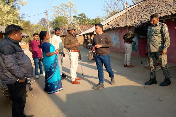 Jadugoda : राशन डीलर मिकी हांसदा के घर से डेढ़ लाख की चोरी, जांच में जुटी पुलिस