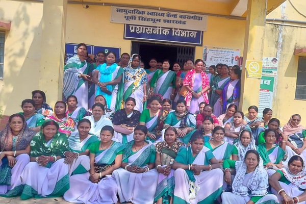 Baharagoda : बहरागोड़ा सीएचसी में सहियाओं ने चार माह से प्रोत्साहन राशि न मिलने पर किया धरना-प्रदर्शन