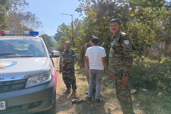 Jadugoda : जादूगोड़ा मुख्य मार्ग पर भीषण सड़क हादसा, तीन घायल