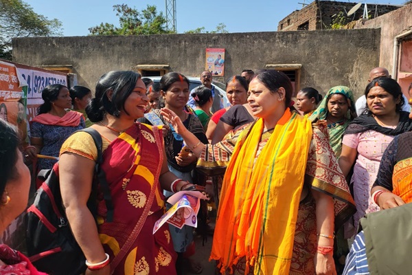Jamshedpur : सुधा गुप्ता ने मानगो में चलाया व्यापक जनसंपर्क अभियान, विकास के लिए मांगा जनता का समर्थन