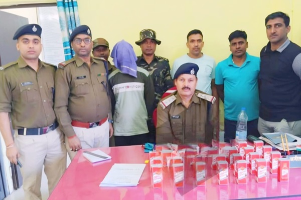 Seraikela : टाटा–छपरा एक्सप्रेस में शराब तस्करी की कोशिश नाकाम, आरपीएफ की बड़ी कार्रवाई