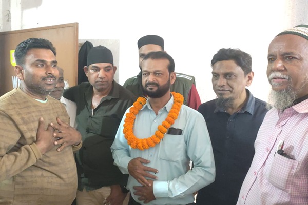 Jamshedpur : मानगो नगर निगम वार्ड 21 से मोहम्मद शमशेर ने ठोकी दावेदारी, किया नामांकन दाखिल